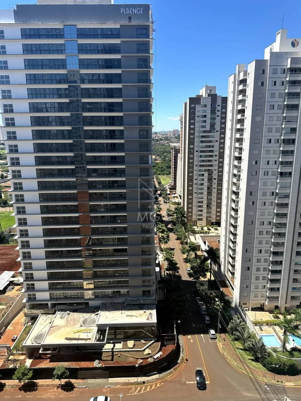 APARTAMENTO EDIFÍCIO HAUSE
