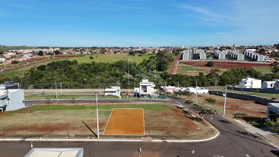 TERRENO CONDOMÍNIO ARAGUARI