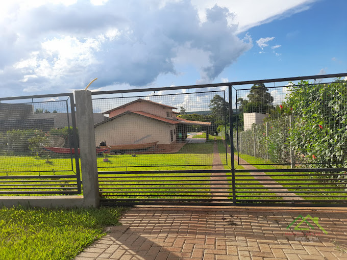 Casa em condomínio com 4 quartos e piscina Imagens do imóveis Casa em condomínio com 4 quartos e piscina