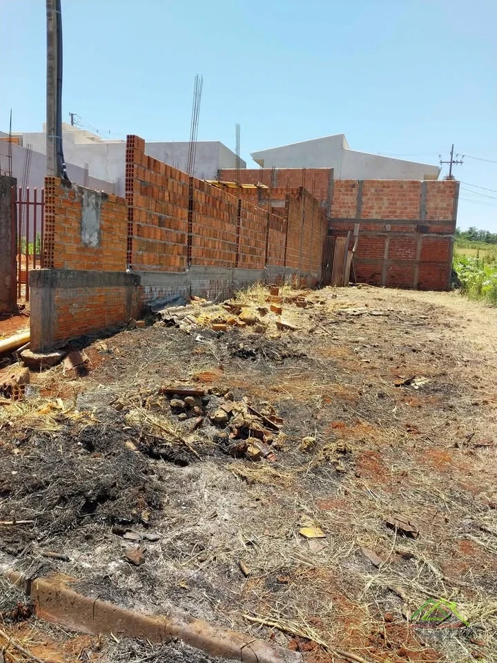 Imagens do imóveis Meio Terreno com 127m² no Jd Cidade Alta em Cambé