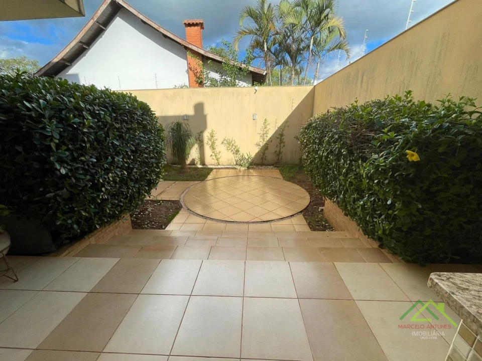 Imagens do imóveis Sobrado padrão com 3 quartos e suíte com closet em Cambé/PR