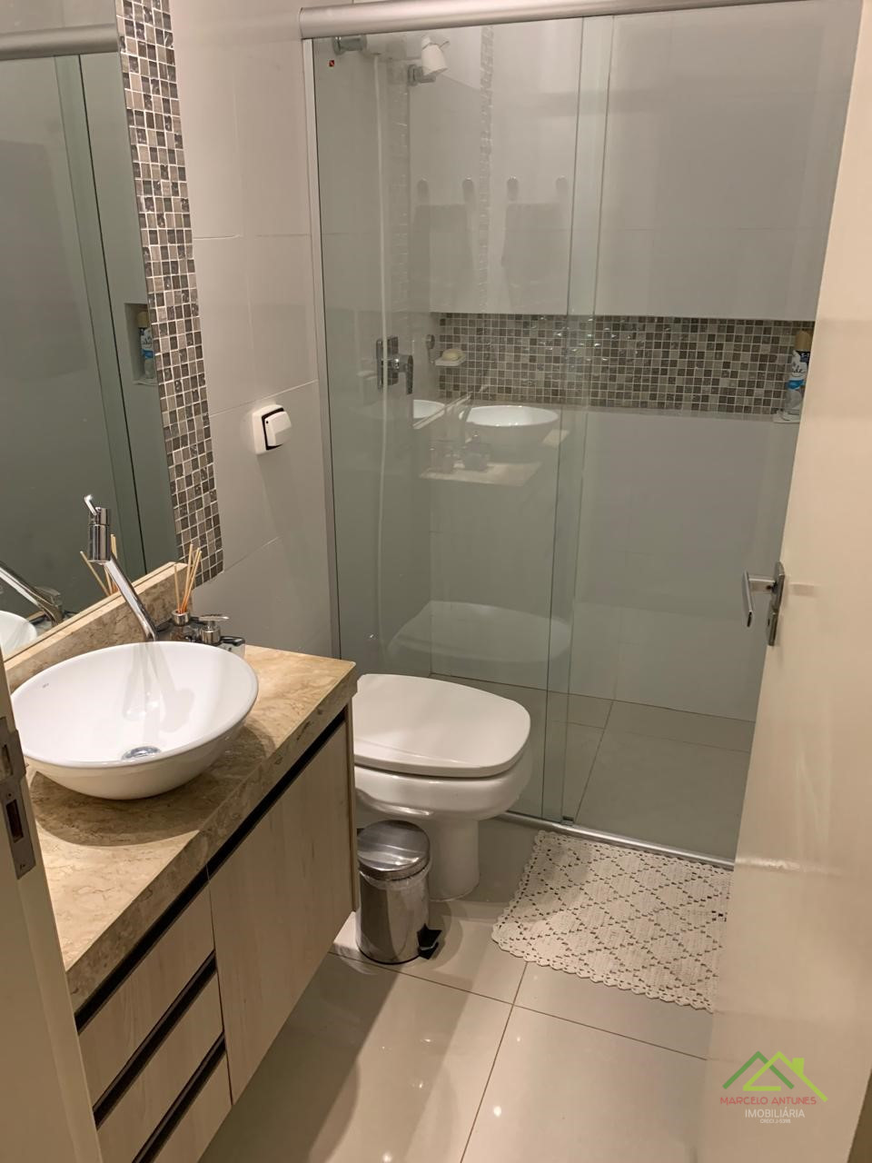 Sobrado Geminado com 4 quartos e 3 suítes. Imagens do imóveis Sobrado Geminado com 4 quartos e 3 suítes.