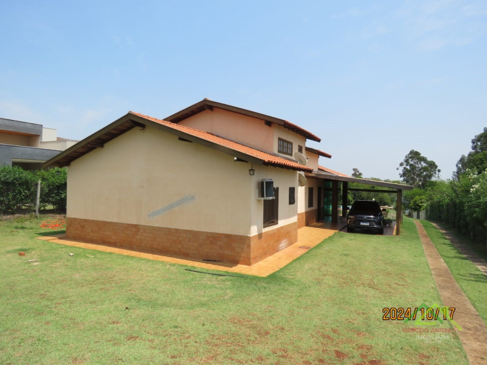 Casa em condomínio com 4 quartos e piscina Imagens do imóveis Casa em condomínio com 4 quartos e piscina