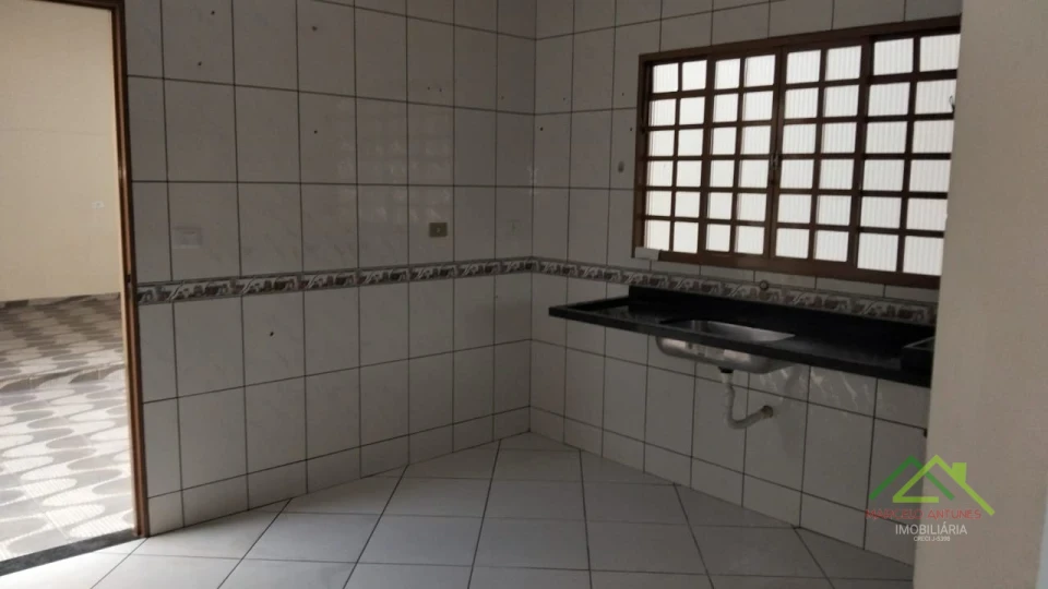 Imagens do imóveis Sobrado com 3 quartos sendo uma suíte no Res. Abussafe em Cambé
