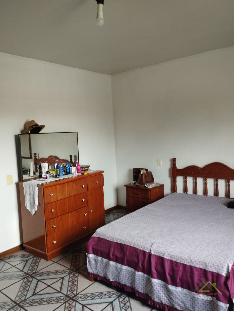 Casa com 3 quartos e uma suíte próxima ao Centro de Cambé Imagens do imóveis Casa com 3 quartos e uma suíte próxima ao Centro de Cambé