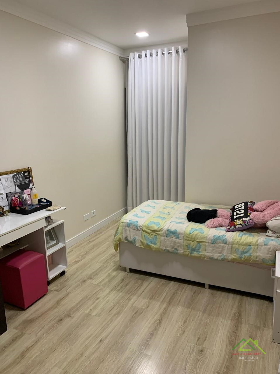 Sobrado Geminado com 4 quartos e 3 suítes. Imagens do imóveis Sobrado Geminado com 4 quartos e 3 suítes.