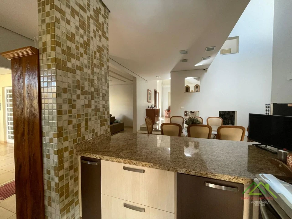 Imagens do imóveis Sobrado padrão com 3 quartos e suíte com closet em Cambé/PR