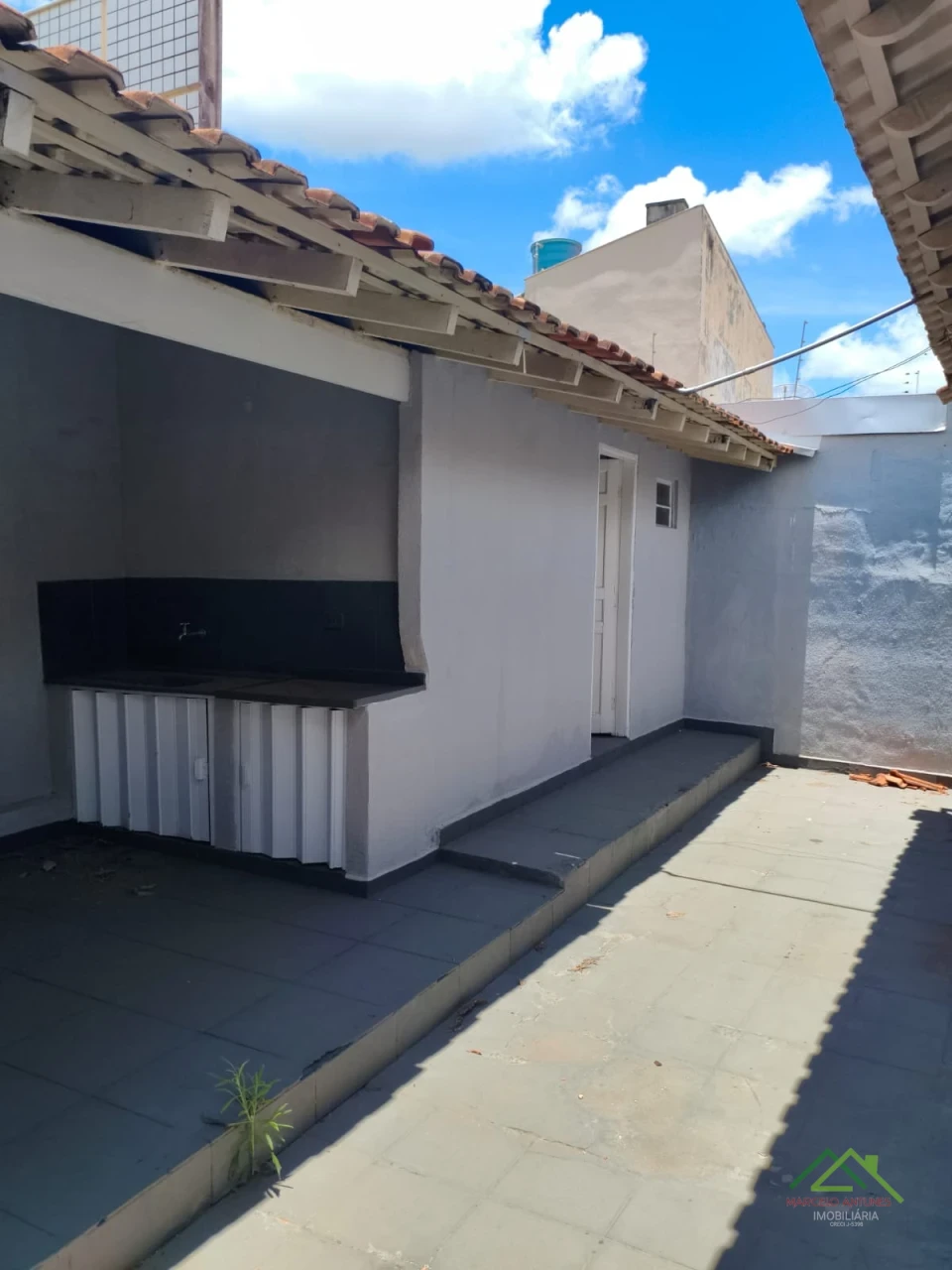 Imagens do imóveis Casa com 4 quartos e 1 suíte em rua comercial em Londrina