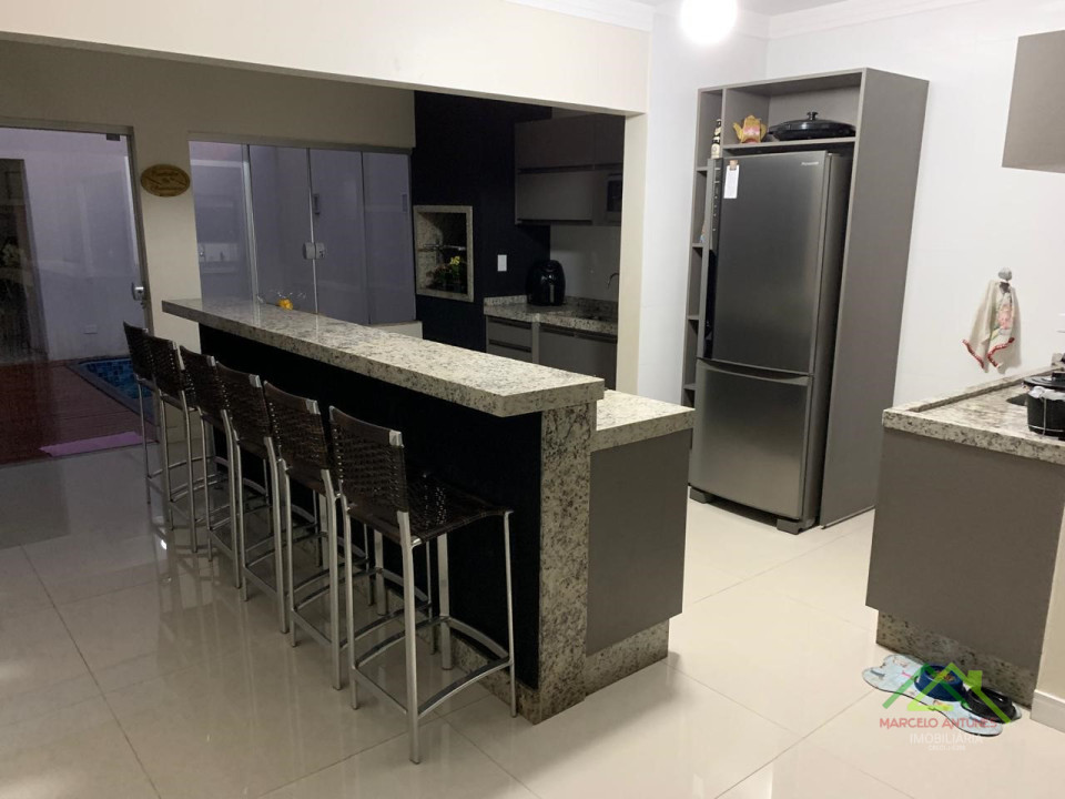 Sobrado Geminado com 4 quartos e 3 suítes. Imagens do imóveis Sobrado Geminado com 4 quartos e 3 suítes.