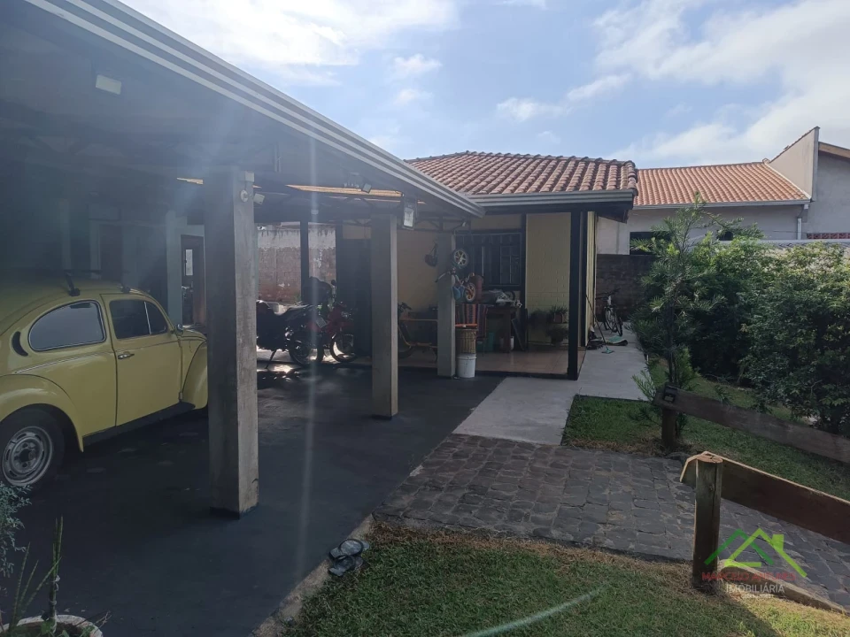 Imagens do imóveis Chácara com 2 casas e piscina no Santa Maria em Cambé