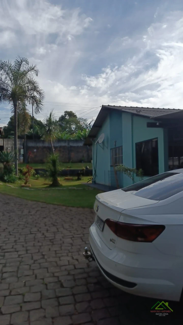 Imagens do imóveis Chácara com 2 casas e piscina no Santa Maria em Cambé