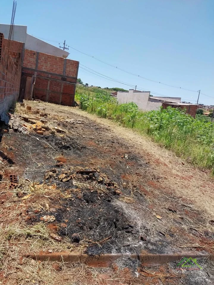 Imagens do imóveis Meio Terreno com 127m² no Jd Cidade Alta em Cambé