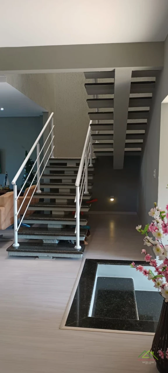 Imagens do imóveis Casa c/ piscina 3 quartos uma suíte com hidro e closet Jd Alvorada em Cambé