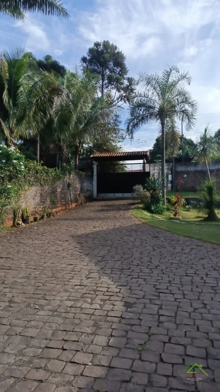 Imagens do imóveis Chácara com 2 casas e piscina no Santa Maria em Cambé