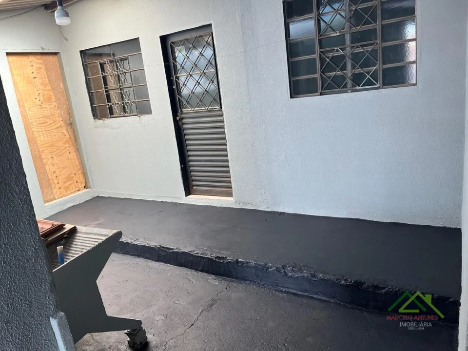 Imagens do imóveis Casa com dependência nos fundos em Cambé