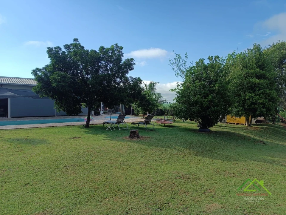 Imagens do imóveis Chácara com 2 casas e piscina no Santa Maria em Cambé