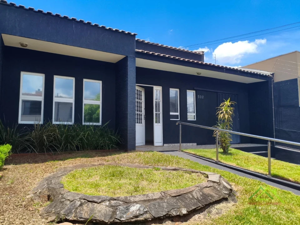 Imagens do imóveis Casa com 4 quartos e 1 suíte em rua comercial em Londrina