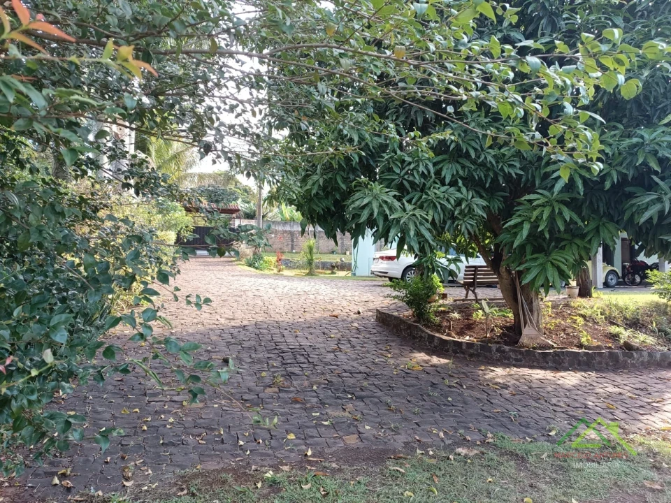 Imagens do imóveis Chácara com 2 casas e piscina no Santa Maria em Cambé