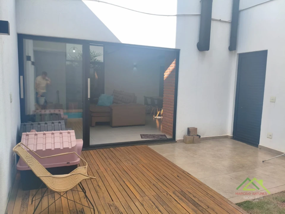 Imagens do imóveis Casa alto padrão com3 quartos e uma suíte no condo. Morada das Flores em Cambé