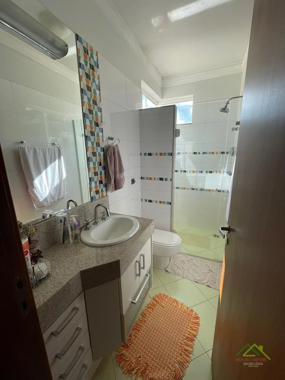 Imagens do imóveis Sobrado padrão com 3 quartos e suíte com closet em Cambé/PR