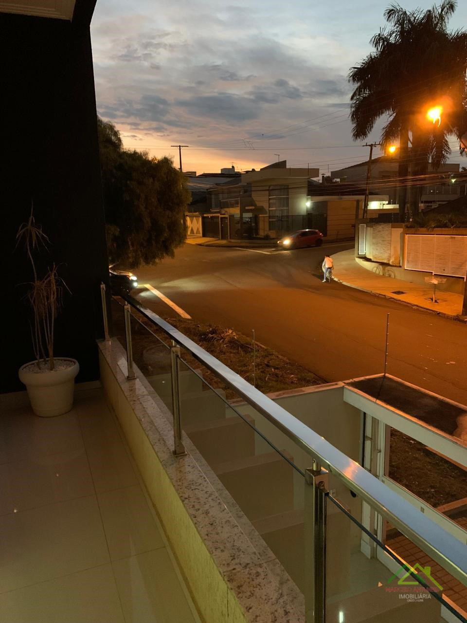 Sobrado Geminado com 4 quartos e 3 suítes. Imagens do imóveis Sobrado Geminado com 4 quartos e 3 suítes.