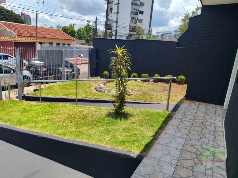 Imagens do imóveis Casa com 4 quartos e 1 suíte em rua comercial em Londrina