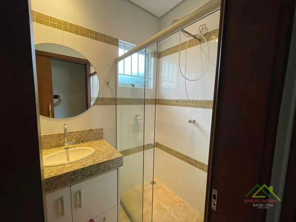 Imagens do imóveis Sobrado padrão com 3 quartos e suíte com closet em Cambé/PR