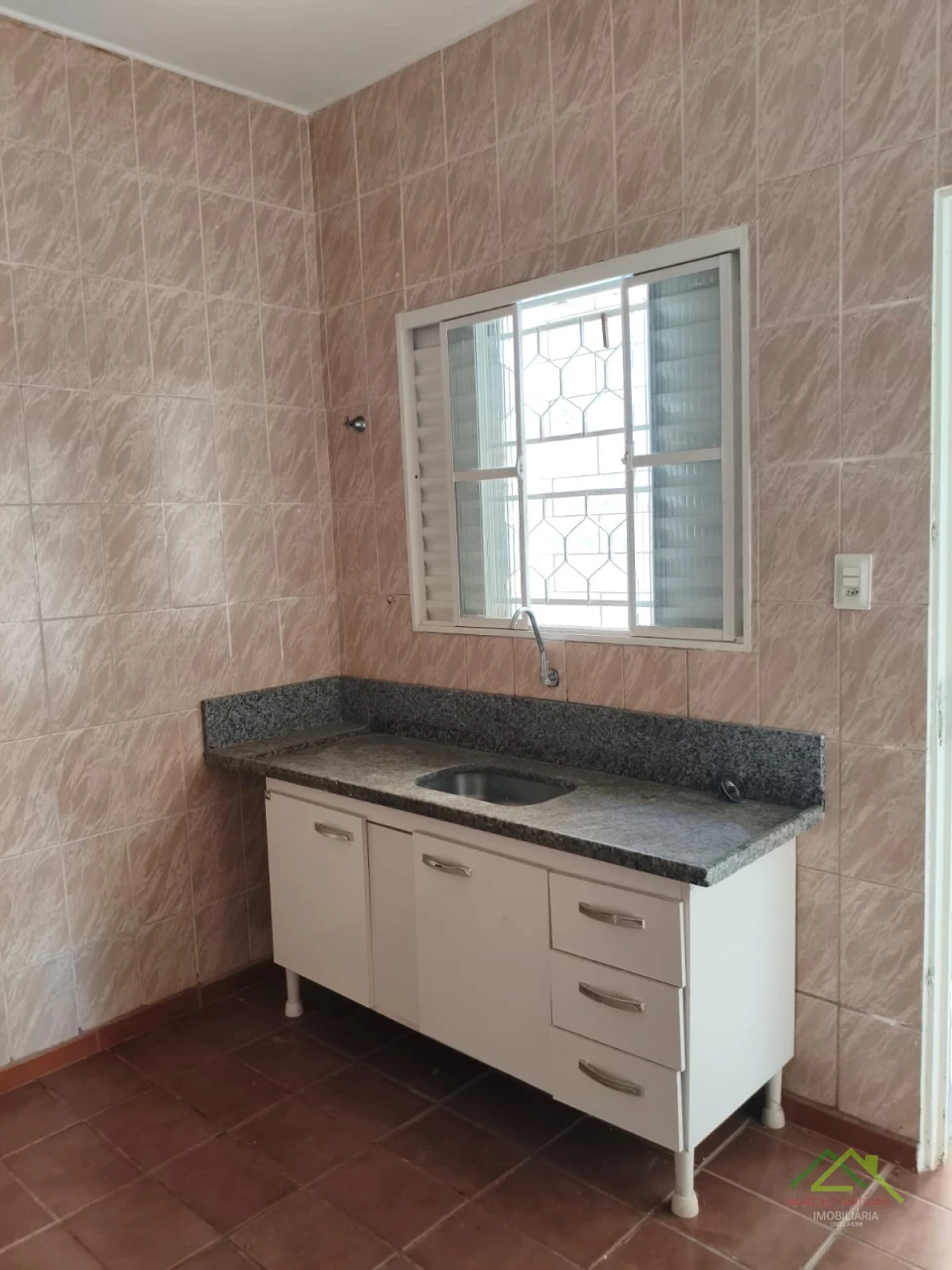 Imagens do imóveis Casa com 4 quartos e 1 suíte em rua comercial em Londrina