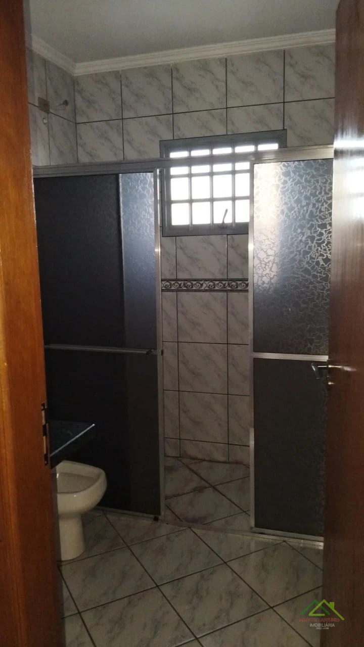 Imagens do imóveis Sobrado com 3 quartos sendo uma suíte no Res. Abussafe em Cambé