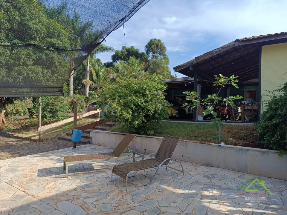 Imagens do imóveis Chácara com 2 casas e piscina no Santa Maria em Cambé