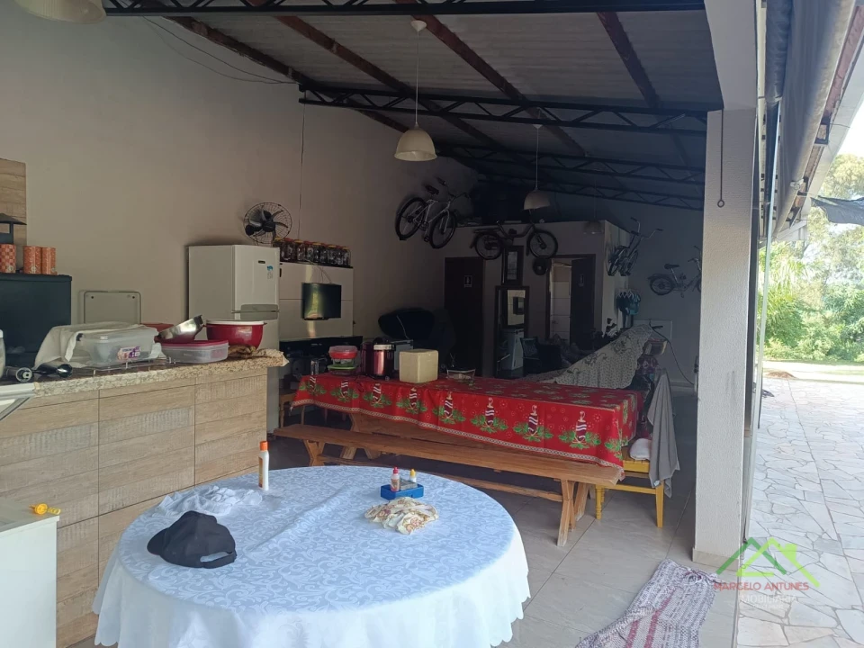 Imagens do imóveis Chácara com 2 casas e piscina no Santa Maria em Cambé