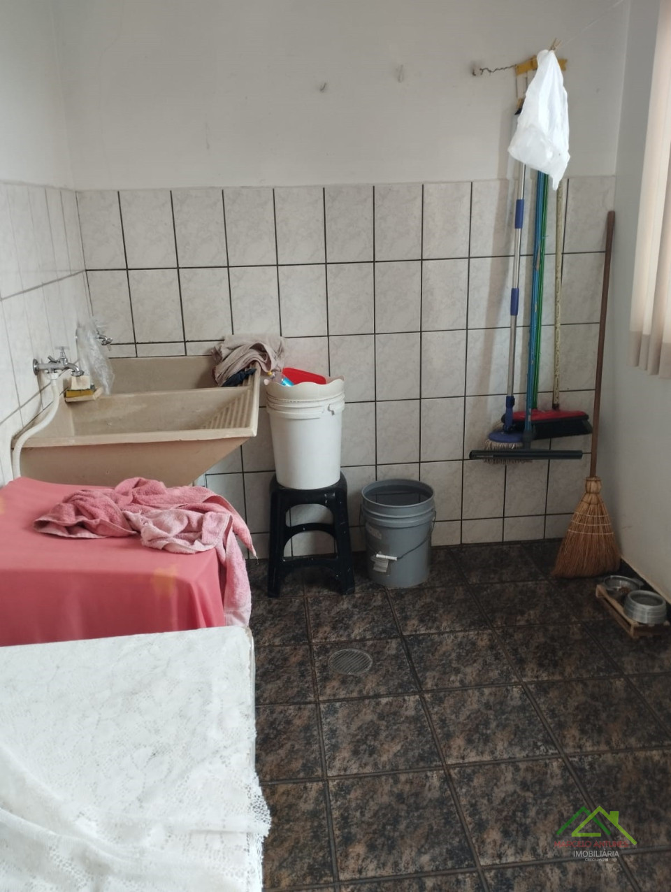 Casa com 3 quartos e uma suíte próxima ao Centro de Cambé Imagens do imóveis Casa com 3 quartos e uma suíte próxima ao Centro de Cambé