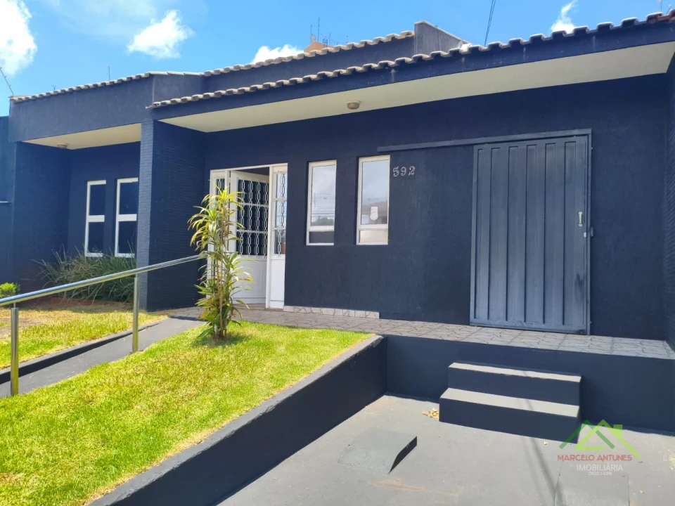 Imagens do imóveis Casa com 4 quartos e 1 suíte em rua comercial em Londrina