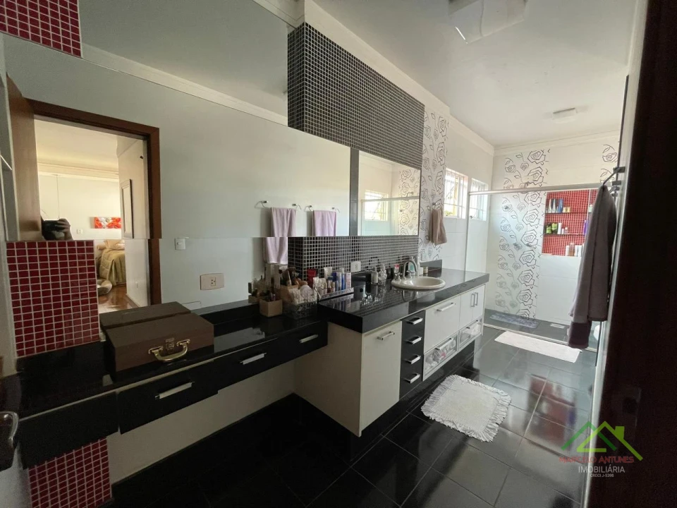 Imagens do imóveis Sobrado padrão com 3 quartos e suíte com closet em Cambé/PR