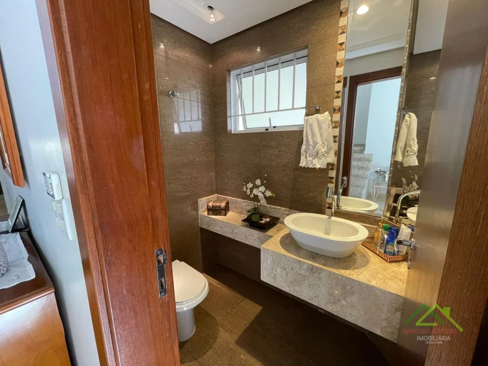 Imagens do imóveis Sobrado padrão com 3 quartos e suíte com closet em Cambé/PR