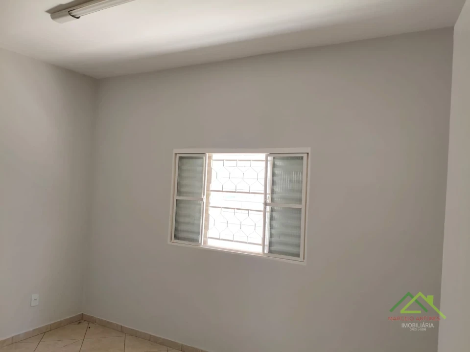 Imagens do imóveis Casa com 4 quartos e 1 suíte em rua comercial em Londrina