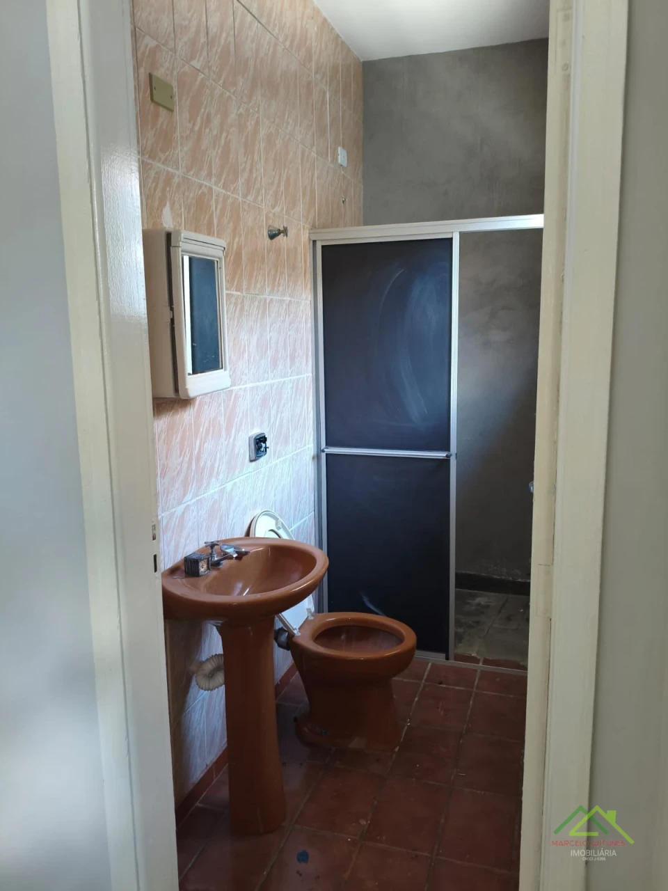 Imagens do imóveis Casa com 4 quartos e 1 suíte em rua comercial em Londrina