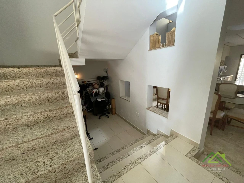 Imagens do imóveis Sobrado padrão com 3 quartos e suíte com closet em Cambé/PR