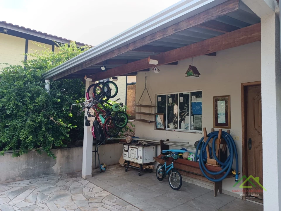 Imagens do imóveis Chácara com 2 casas e piscina no Santa Maria em Cambé