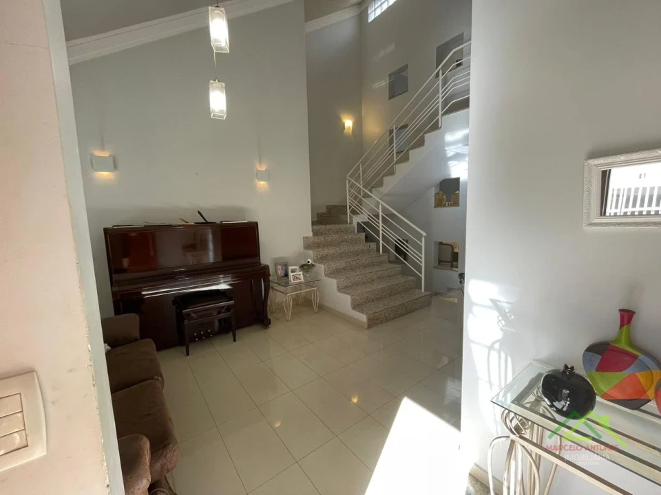 Imagens do imóveis Sobrado padrão com 3 quartos e suíte com closet em Cambé/PR