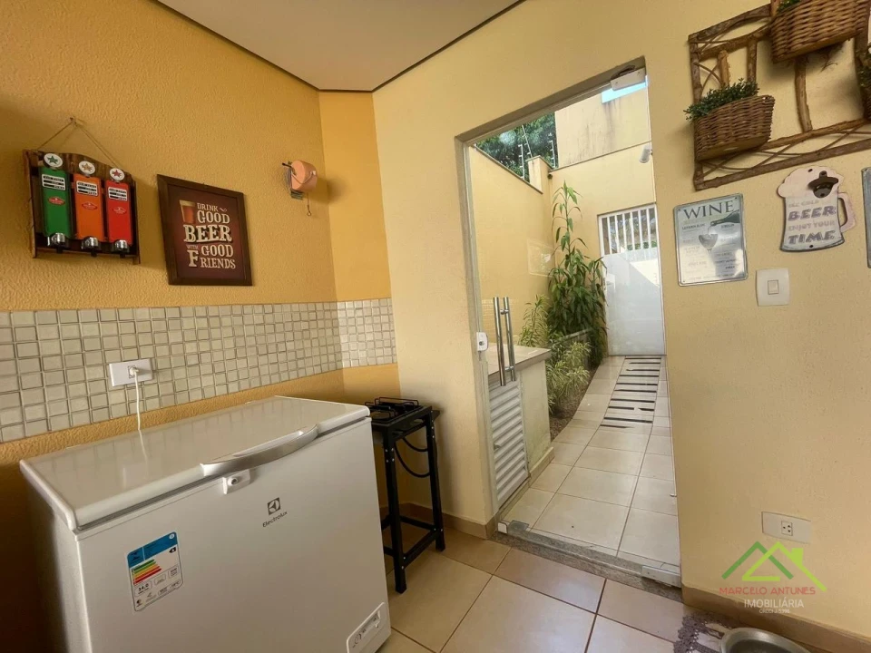 Imagens do imóveis Sobrado padrão com 3 quartos e suíte com closet em Cambé/PR