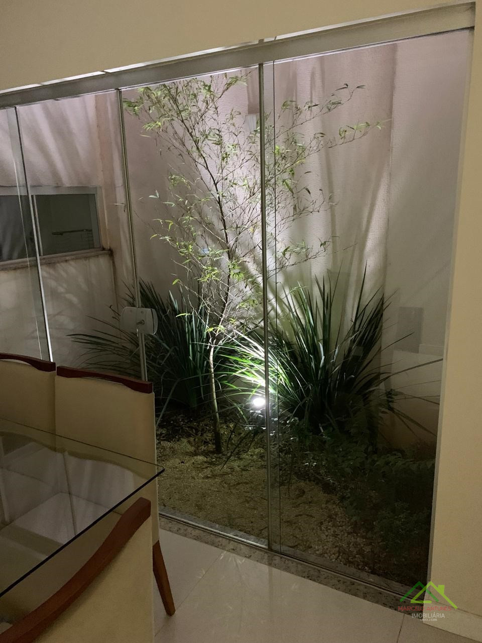 Sobrado Geminado com 4 quartos e 3 suítes. Imagens do imóveis Sobrado Geminado com 4 quartos e 3 suítes.