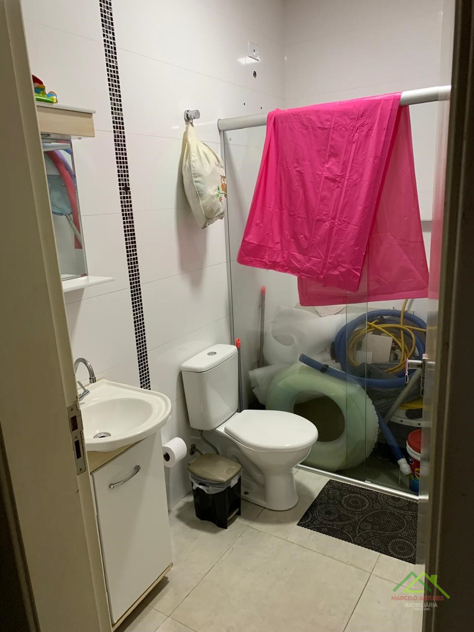 Sobrado Geminado com 4 quartos e 3 suítes. Imagens do imóveis Sobrado Geminado com 4 quartos e 3 suítes.