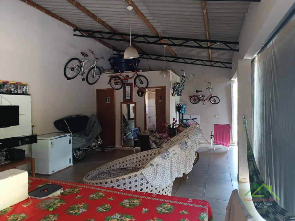 Imagens do imóveis Chácara com 2 casas e piscina no Santa Maria em Cambé