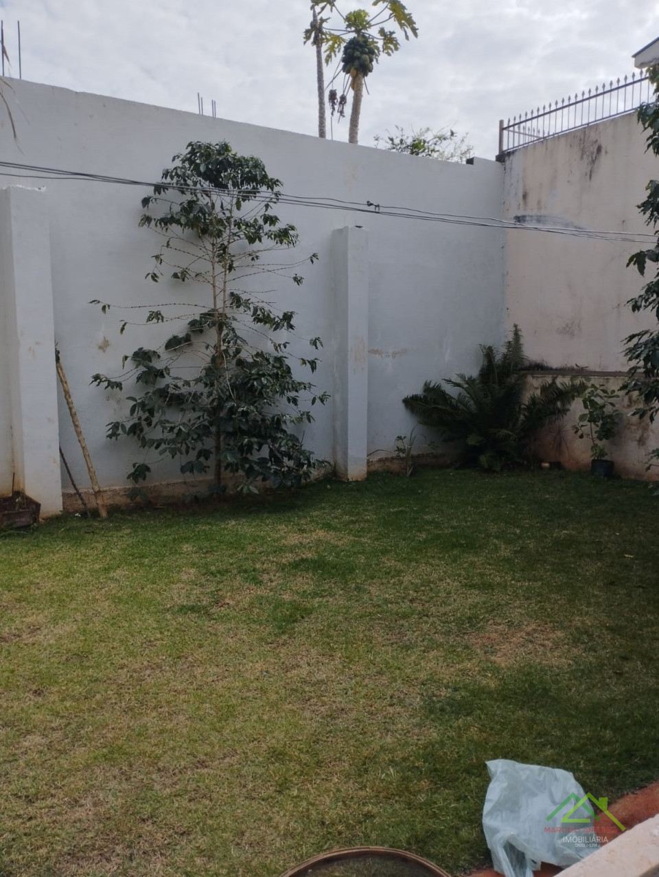 Casa com 3 quartos e uma suíte próxima ao Centro de Cambé Imagens do imóveis Casa com 3 quartos e uma suíte próxima ao Centro de Cambé
