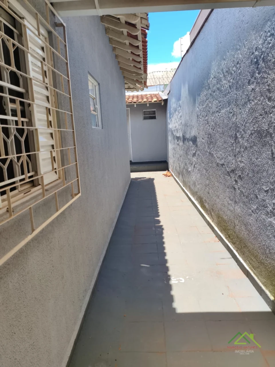 Imagens do imóveis Casa com 4 quartos e 1 suíte em rua comercial em Londrina