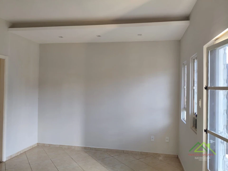 Imagens do imóveis Casa com 4 quartos e 1 suíte em rua comercial em Londrina