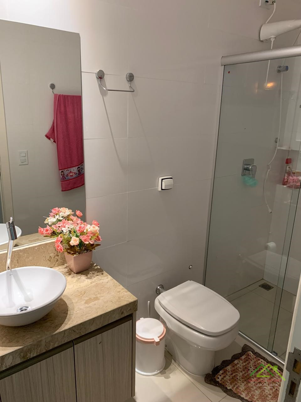 Sobrado Geminado com 4 quartos e 3 suítes. Imagens do imóveis Sobrado Geminado com 4 quartos e 3 suítes.