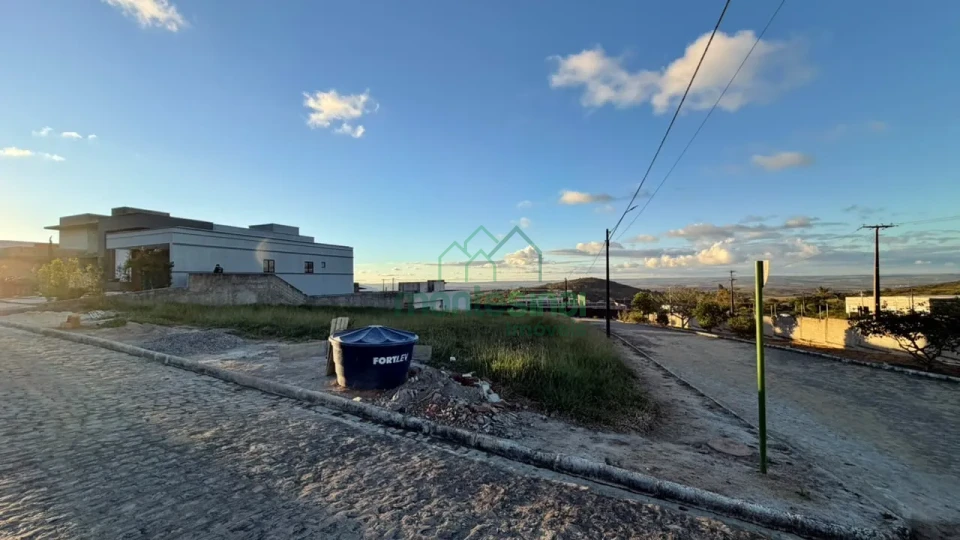 Imagens do imóveis Terreno à venda, 683 m² por R$ 340.000,00 - Condomínio Bellevue - Garanhuns/PE