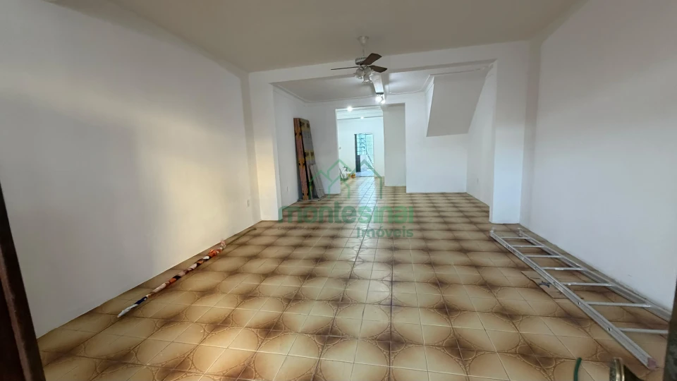 Casa comercial para locação no Heliópolis por R$4.700,00